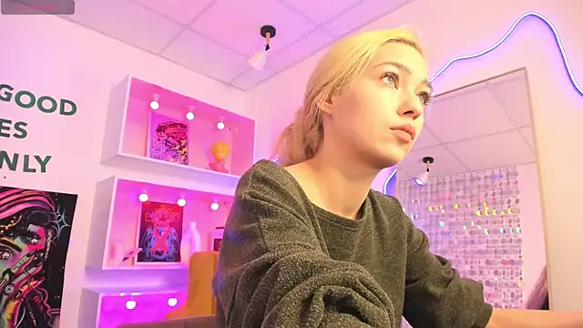 AlysiaSun  online show from May 20, 10:32 am