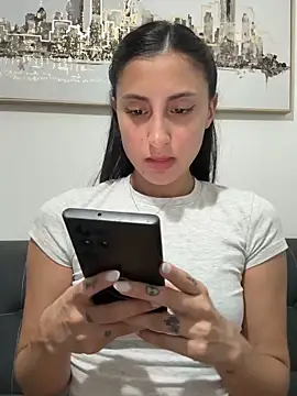 itsmiasofia online show from March 14, 2:50 am