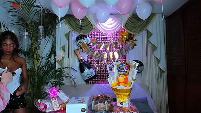 Snapshot of madams_worker chatting on March 26, 9:31 pm madams worker online show from March 26, 9:31 pm