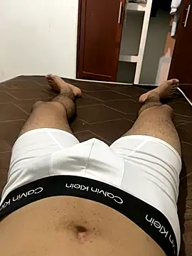 Muchachito18 online show from November 5, 4:12 am