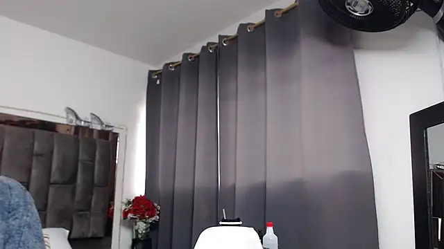 Snapshot of Salmma_Milf chatting on June 25, 11:48 am Salmma Milf online show from June 25, 11:48 am