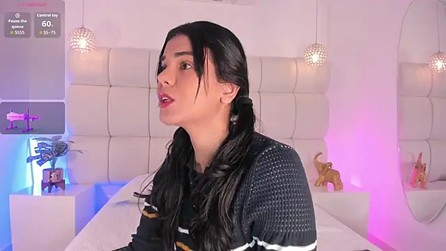 Emili  Jackson online show from December 22, 3:47 am