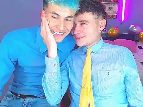 Snapshot of Latin_boysxxxx chatting on October 15, 12:33 am Latin boysxxxx online show from October 15, 12:33 am