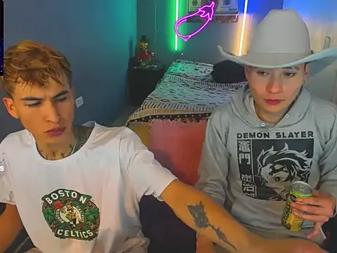 Snapshot of Latin_boysxxxx chatting on February 14, 3:36 am Latin boysxxxx online show from February 14, 3:36 am