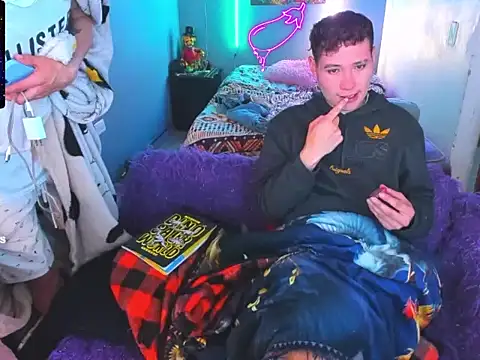 Snapshot of Latin_boysxxxx chatting on February 15, 2:41 am Latin boysxxxx online show from February 15, 2:41 am