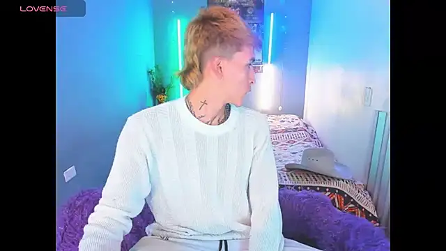 Snapshot of Latin_boysxxxx chatting on March 10, 3:00 am Latin boysxxxx online show from March 10, 3:00 am