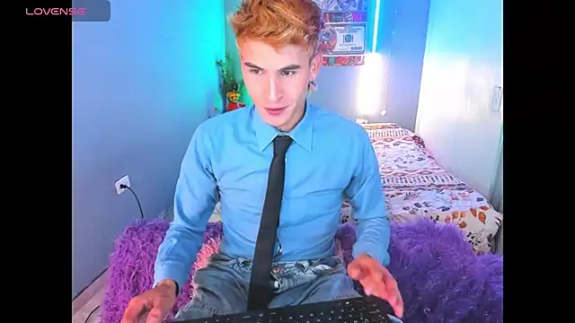 Snapshot of Latin_boysxxxx chatting on March 12, 2:39 am Latin boysxxxx online show from March 12, 2:39 am