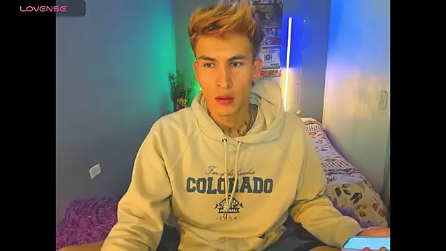 Snapshot of Latin_boysxxxx chatting on March 12, 11:33 pm Latin boysxxxx online show from March 12, 11:33 pm