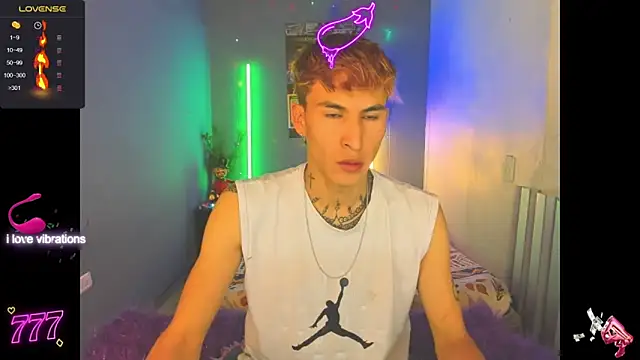 Snapshot of Latin_boysxxxx chatting on March 16, 1:11 am Latin boysxxxx online show from March 16, 1:11 am