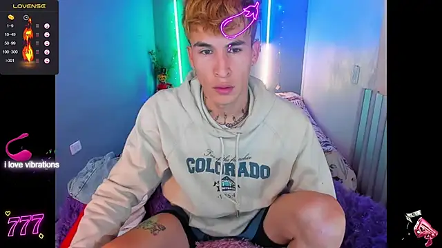 Snapshot of Latin_boysxxxx chatting on March 18, 1:09 am Latin boysxxxx online show from March 18, 1:09 am