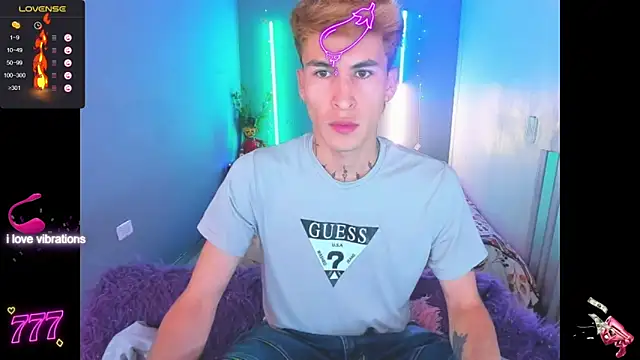 Snapshot of Latin_boysxxxx chatting on March 19, 1:53 am Latin boysxxxx online show from March 19, 1:53 am