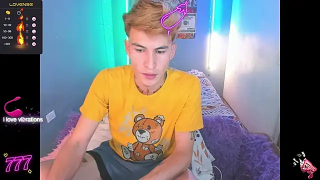 Snapshot of Latin_boysxxxx chatting on March 29, 2:00 am Latin boysxxxx online show from March 29, 2:00 am