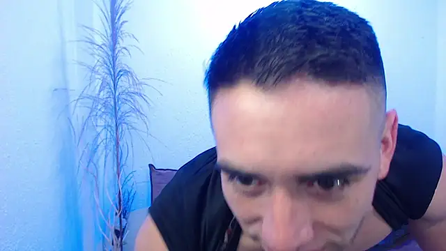 Snapshot of Ethan_Blaze chatting on October 16, 11:55 am Ethan Blaze online show from October 16, 11:55 am