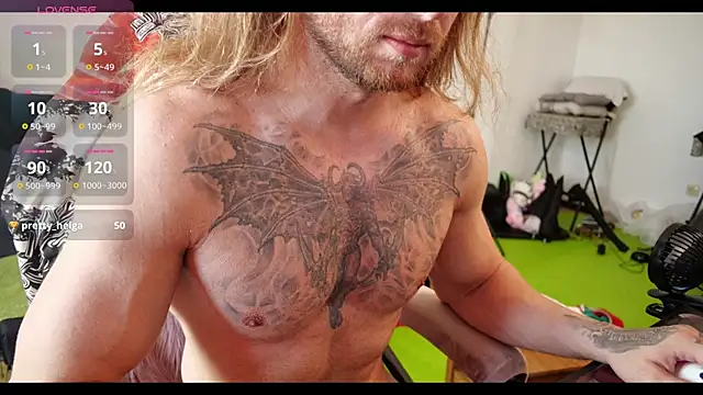 Snapshot of tarzan_ chatting on October 17, 8:06 am tarzan online show from October 17, 8:06 am