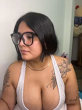 Snapshot of Mellani_luod chatting on May 18, 4:07 am Mellani luod online show from May 18, 4:07 am