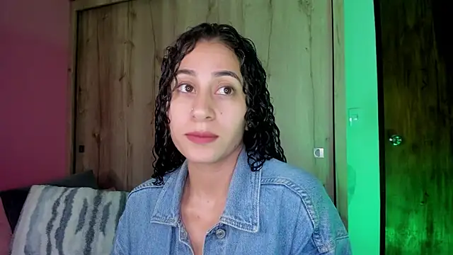 Snapshot of fernanda317 chatting on April 1, 11:57 pm fernanda317 online show from April 1, 11:57 pm