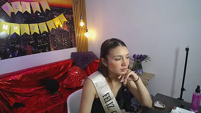 Snapshot of Arianaa_Toro chatting on October 17, 2:19 pm Arianaa Toro online show from October 17, 2:19 pm