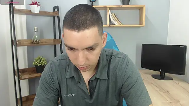 Snapshot of Axel_Stones_ chatting on October 20, 1:44 pm Axel Stones online show from October 20, 1:44 pm