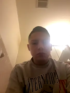 Snapshot of Feloh95 chatting on November 12, 2:28 pm Feloh95 online show from November 12, 2:28 pm