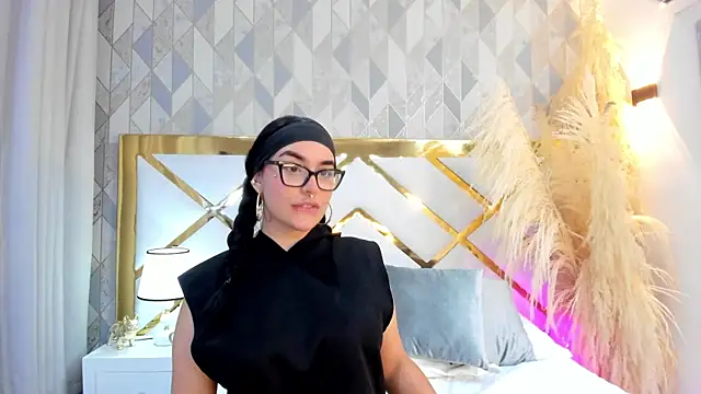 Snapshot of DevoraCarther chatting on October 19, 1:23 pm DevoraCarther online show from October 19, 1:23 pm