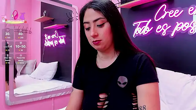 JuliethCruz  online show from January 9, 8:10 pm