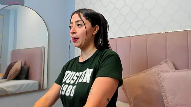 JuliethCruz  online show from May 6, 6:13 pm