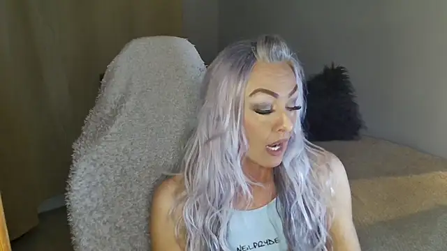 Snapshot of TheOGMiaMystique chatting on April 29, 9:10 pm TheOGMiaMystique online show from April 29, 9:10 pm