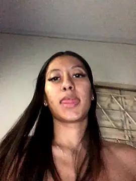 Snapshot of santosz83 chatting on October 21, 4:35 am santosz83 online show from October 21, 4:35 am