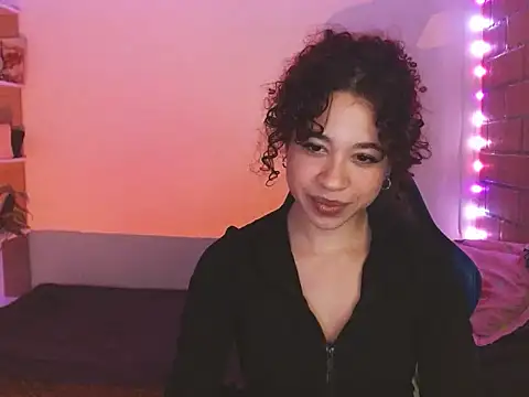 Medussa3033 online show from May 17, 11:23 pm