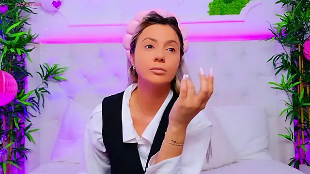 AriannaSins online show from September 18, 12:07 pm