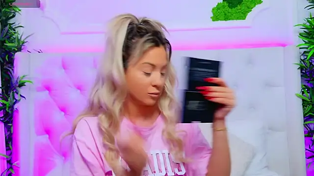 AriannaSins online show from November 17, 1:06 pm