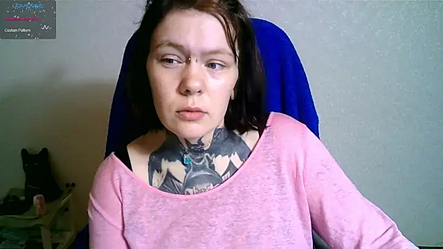 Snapshot of The_ICE_OWL chatting on October 21, 10:49 am The ICE OWL online show from October 21, 10:49 am