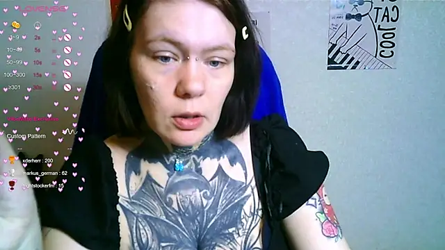 Snapshot of The_ICE_OWL chatting on October 30, 10:27 am The ICE OWL online show from October 30, 10:27 am