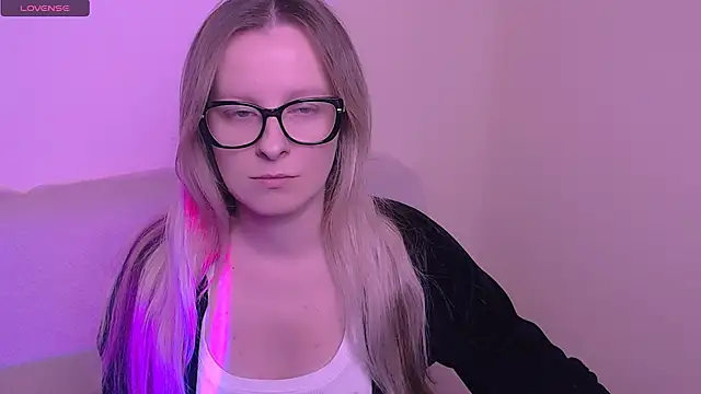 AllaLeomz online show from November 10, 8:02 am