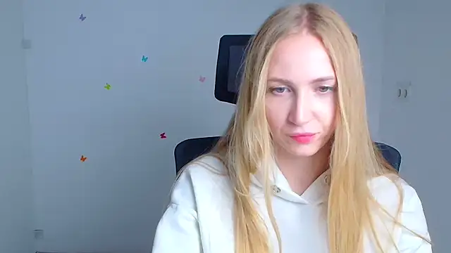 Snapshot of Emma_Moonlightt chatting on October 26, 6:25 pm Emma Moonlightt online show from October 26, 6:25 pm