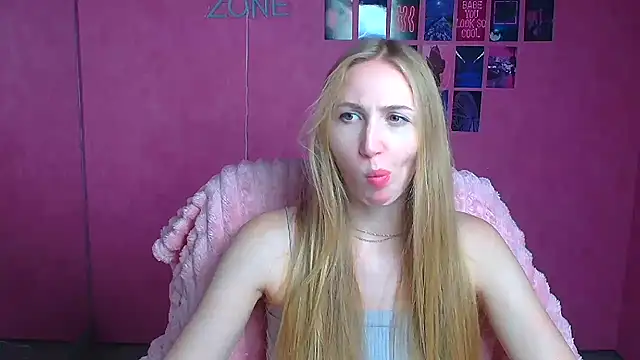 Snapshot of Emma_Moonlightt chatting on October 28, 6:32 pm Emma Moonlightt online show from October 28, 6:32 pm