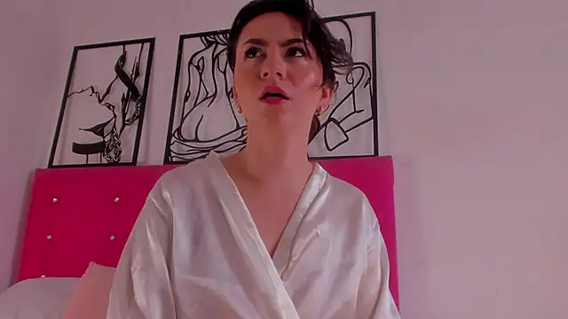 KarinaBianco  online show from February 7, 12:31 pm