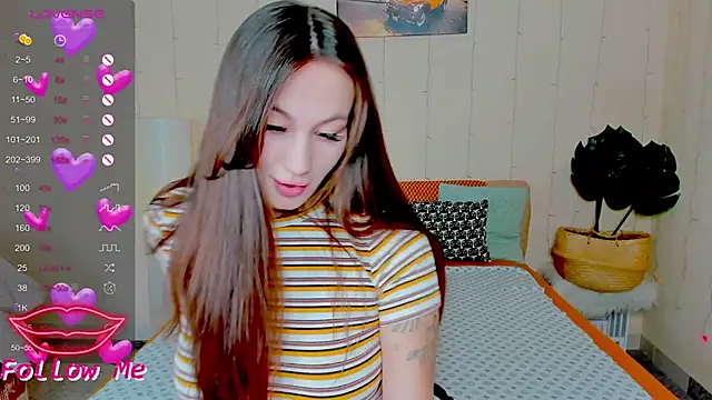 Snapshot of honeybuns_lizzy chatting on October 17, 1:20 am honeybuns lizzy online show from October 17, 1:20 am