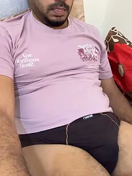 Handsome8677 online show from April 4, 7:06 am