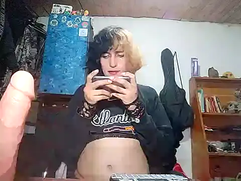 Maki Morningstar online show from February 20, 10:54 pm