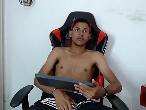 Snapshot of sexy_latin_cum chatting on October 15, 1:44 pm sexy latin cum online show from October 15, 1:44 pm