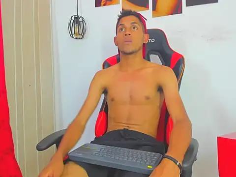 Snapshot of sexy_latin_cum chatting on October 17, 2:15 am sexy latin cum online show from October 17, 2:15 am