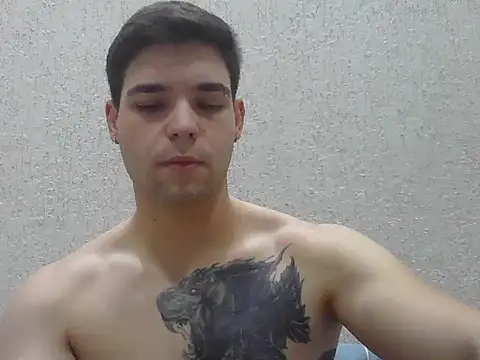 Snapshot of Zure-xxx chatting on February 16, 9:44 pm Zure-xxx online show from February 16, 9:44 pm