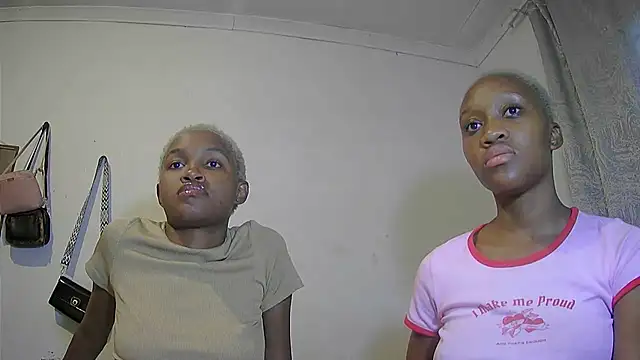 DoubleSpreadXX online show from February 19, 4:30 am