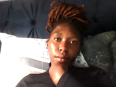 Snapshot of sexysmalldaily04 chatting on October 16, 8:37 am sexysmalldaily04 online show from October 16, 8:37 am