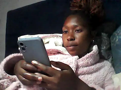 Snapshot of sexysmalldaily04 chatting on October 17, 8:06 am sexysmalldaily04 online show from October 17, 8:06 am