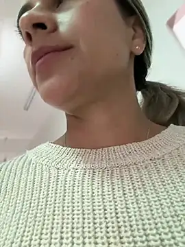 Snapshot of valentina_herrrera chatting on April 9, 3:06 pm valentina herrrera online show from April 9, 3:06 pm
