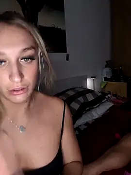 Snapshot of xx_spiceycouple_xx chatting on March 29, 8:09 pm xx spiceycouple xx online show from March 29, 8:09 pm