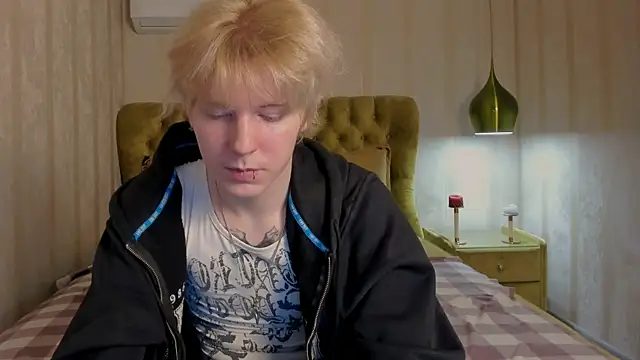 Snapshot of KevinMilky chatting on November 12, 3:01 pm KevinMilky online show from November 12, 3:01 pm