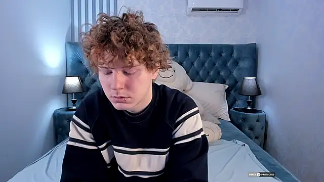 Snapshot of KevinMilky chatting on March 19, 5:33 am KevinMilky online show from March 19, 5:33 am